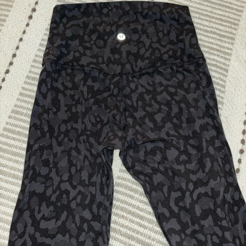 Cheetah pattern leggings